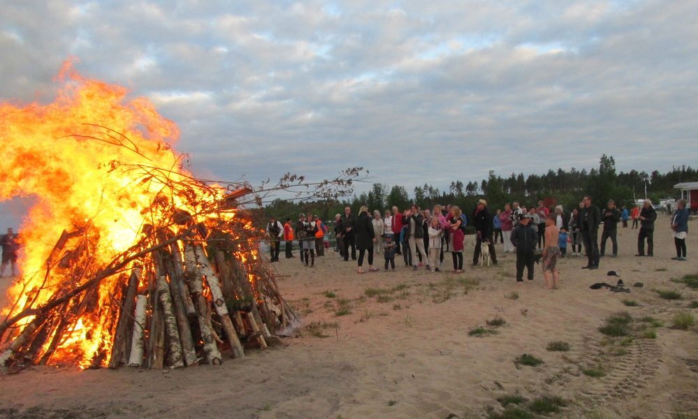 Keskikesän juhla kokoaa karavaanarit leirintäalueille - Caravan-lehti